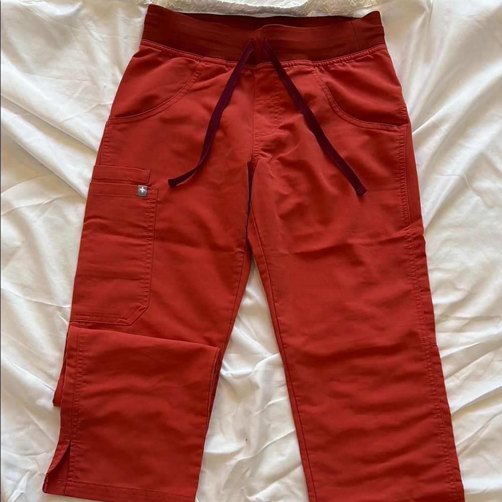 FIGS Clay Kade- Petite Cargo scrub pants